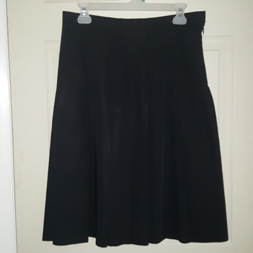 SALE Anne Klein Black pleated A-line skirt